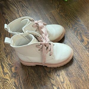 Girls target boots
